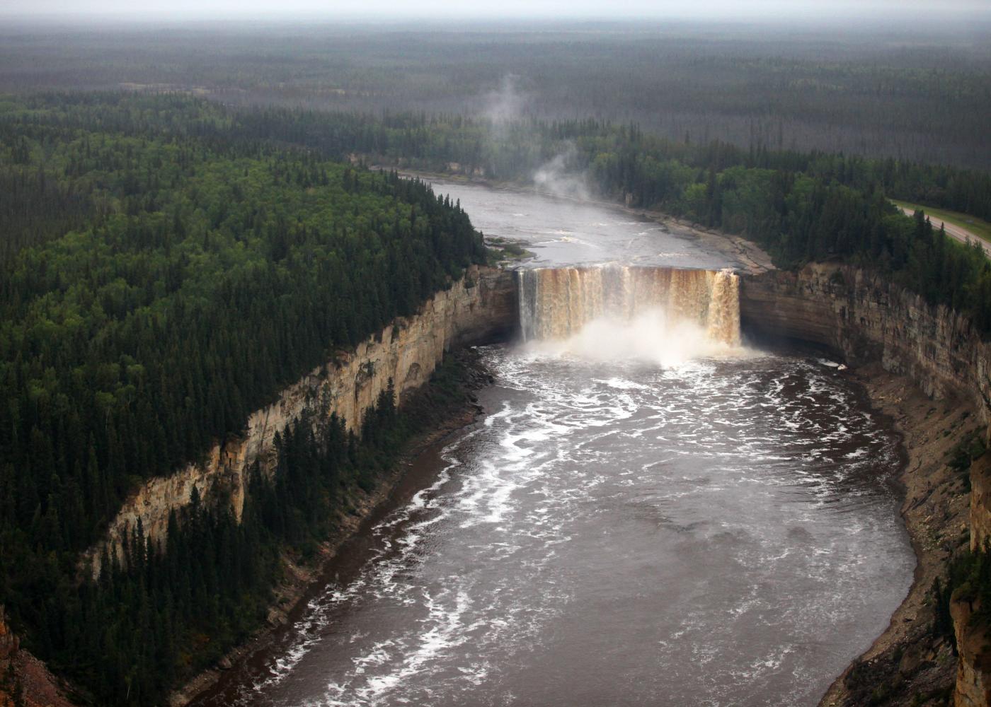 Водопад Александра (Alexandra Falls) Канада